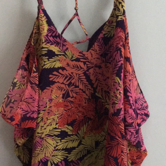 Cute summer top!! Size small (6-8). - Picture 2 of 3